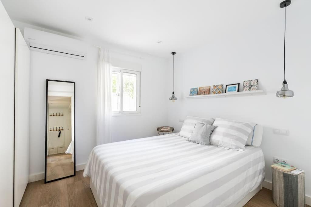 Apartamento Moderno En Triana 2 Dormitorios Y Aire Acondicionado Sevilha Exterior foto