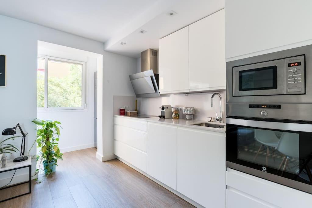 Apartamento Moderno En Triana 2 Dormitorios Y Aire Acondicionado Sevilha Exterior foto