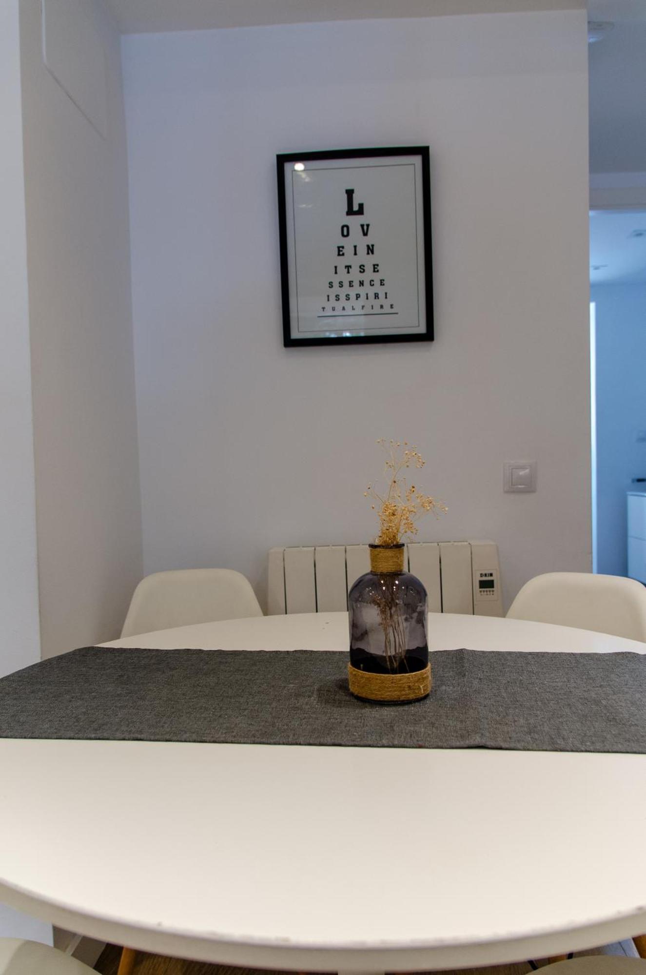 Apartamento Moderno En Triana 2 Dormitorios Y Aire Acondicionado Sevilha Exterior foto