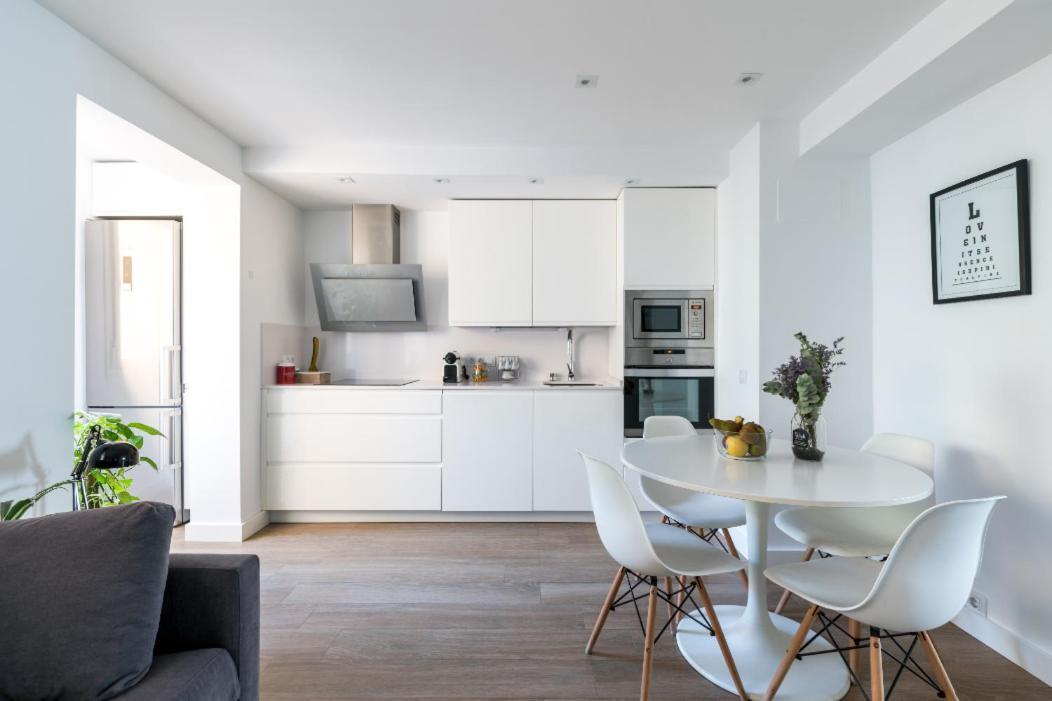 Apartamento Moderno En Triana 2 Dormitorios Y Aire Acondicionado Sevilha Exterior foto